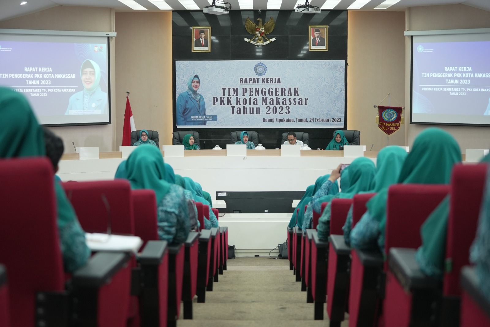 Kukuhkan Pengurus Antar Waktu TP PKK, Indira Yusuf Ismail Minta Pengurus Jaga Kekompakan